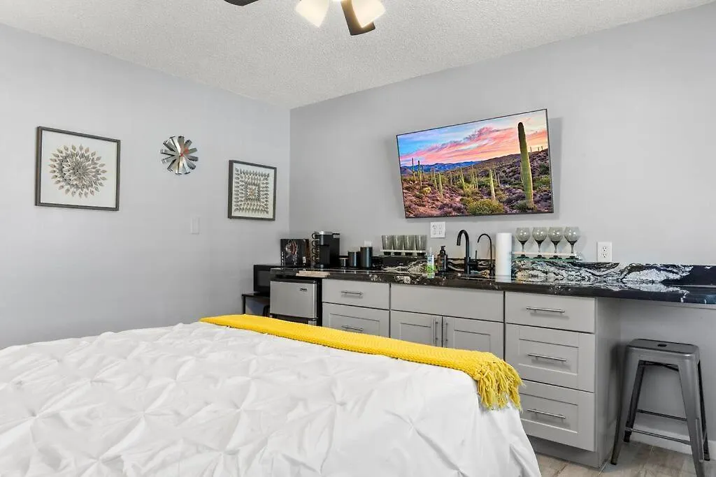 Holiday home Charming Studio Overlooking The Pool. Phoenix