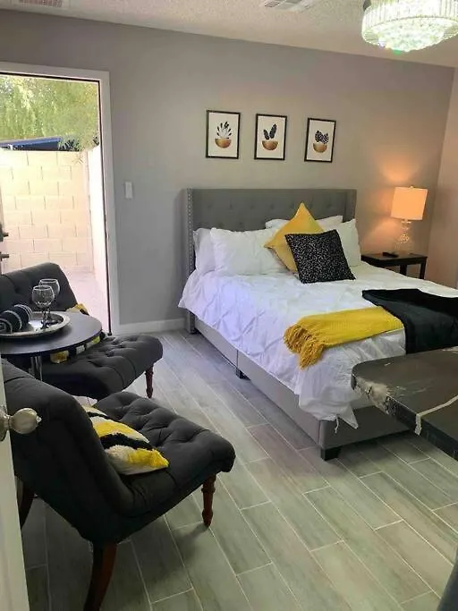 Holiday home Charming Studio Overlooking The Pool. Phoenix
