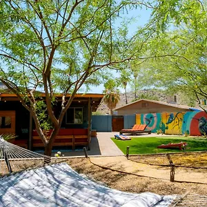 Villa The Hummingbird House, Sauna & Mountain Views!, Phoenix
